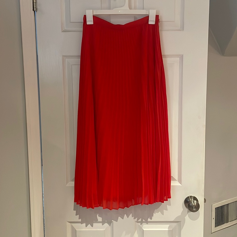 Red pleated AnnTaylor petite skirt